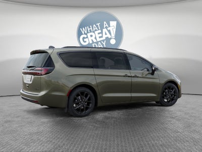 2027 Chrysler Pacifica Limited