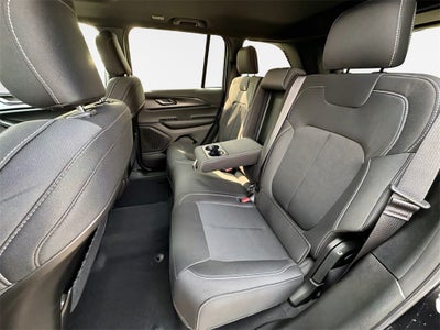 2025 Jeep Grand Cherokee Base