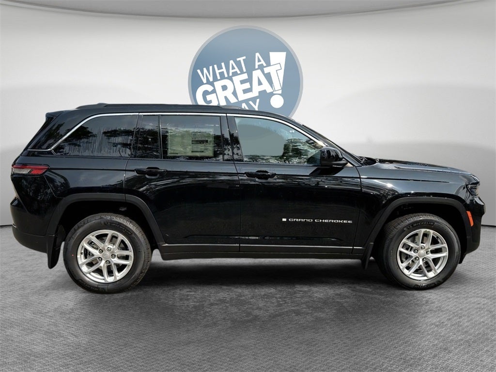 2025 Jeep Grand Cherokee Base