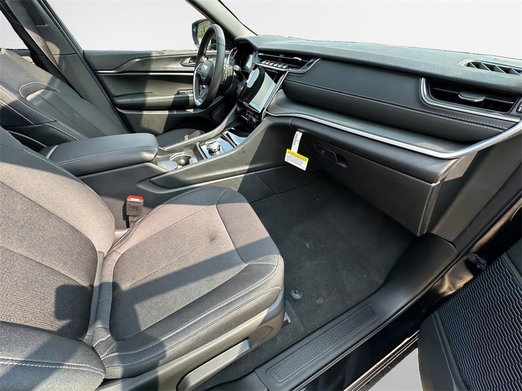 2025 Jeep Grand Cherokee Base