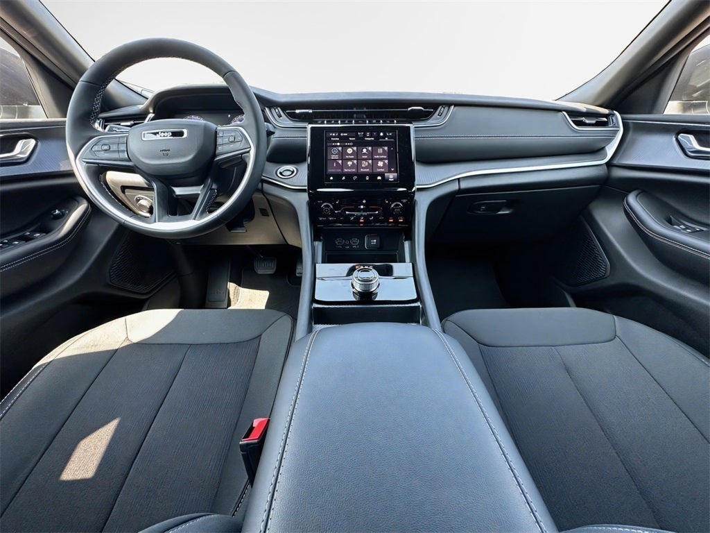 2025 Jeep Grand Cherokee Base