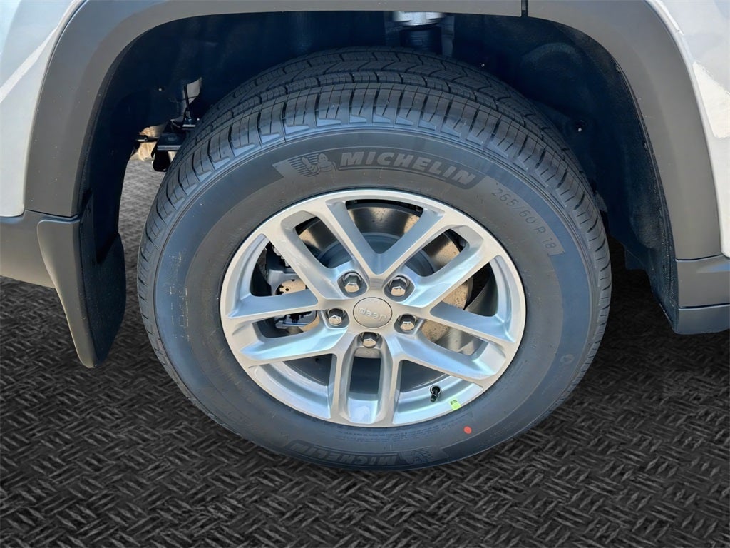 2025 Jeep Grand Cherokee Base