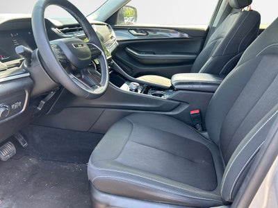 2023 Jeep Grand Cherokee L Laredo 4x4