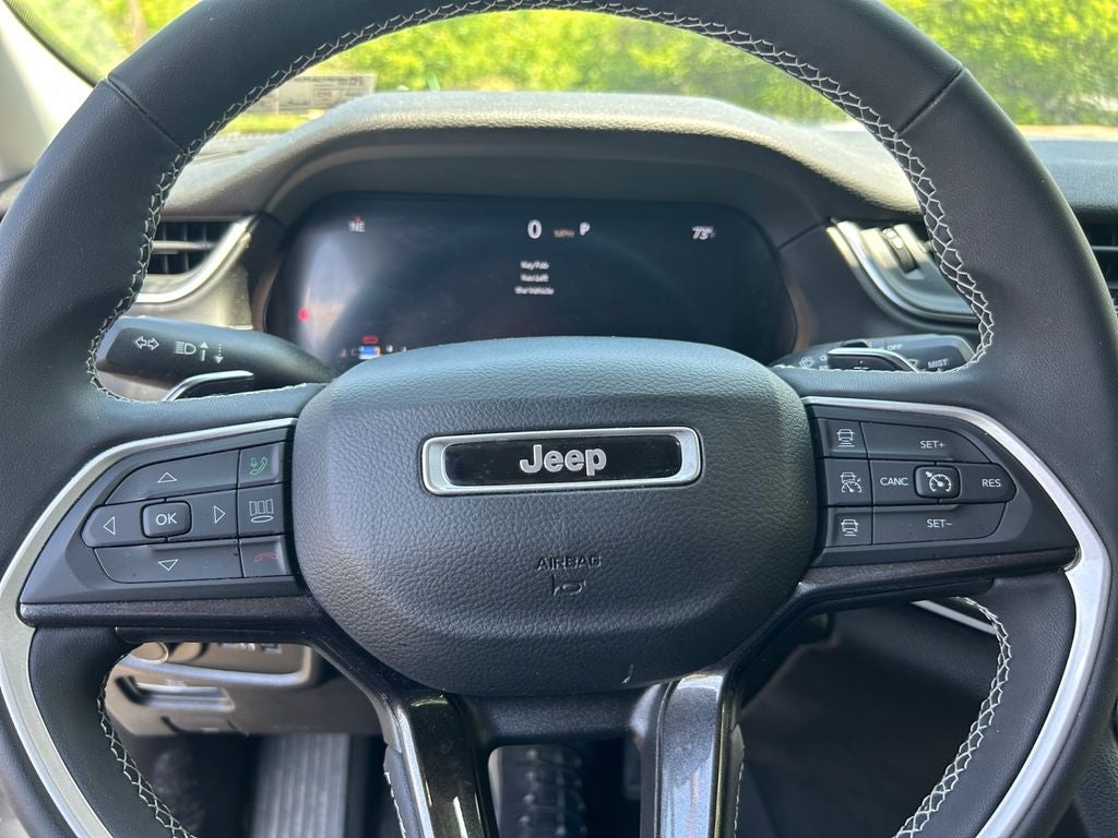 2023 Jeep Grand Cherokee L Laredo 4x4