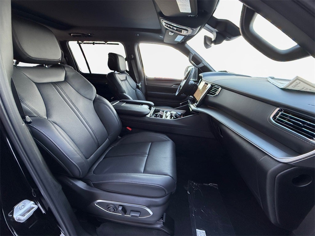 2026 Jeep Grand Wagoneer Base