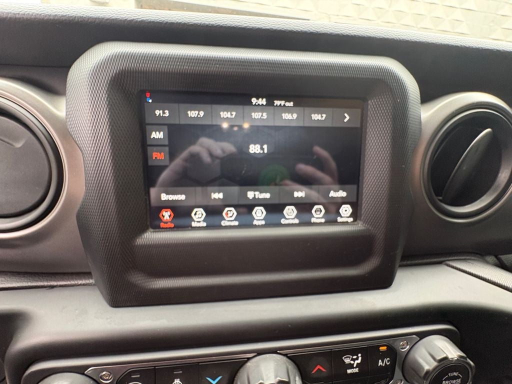 2022 Jeep Gladiator Sport