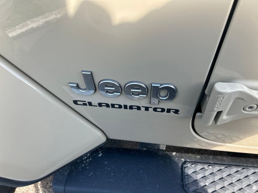 2022 Jeep Gladiator Overland