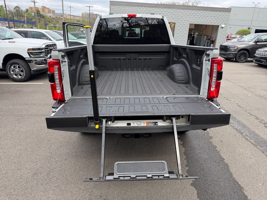 2025 Ford Super Duty F-350 SRW Pickup Lariat