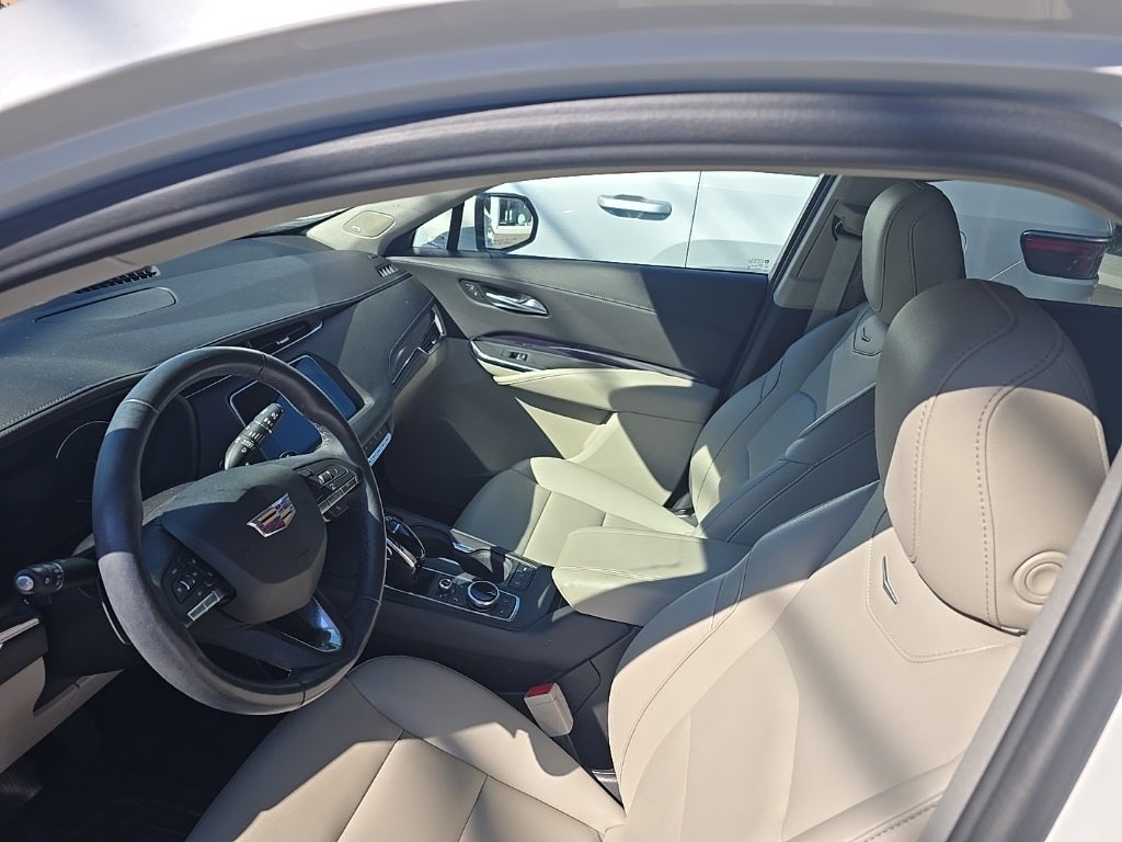 2023 Cadillac XT4 Luxury