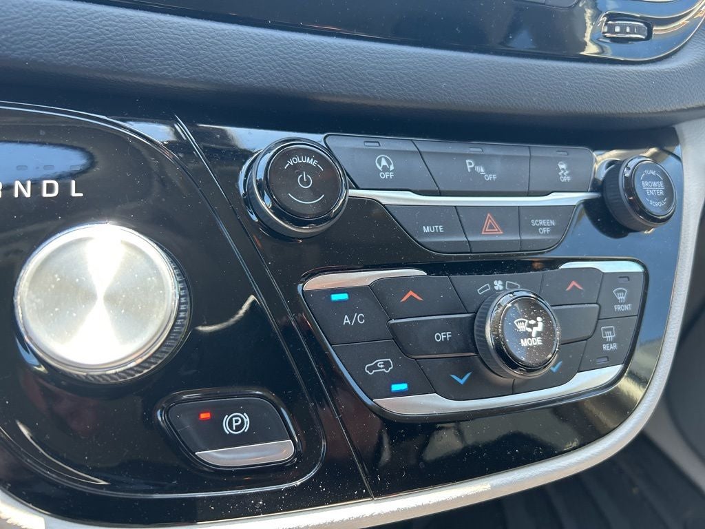 2020 Chrysler Voyager L
