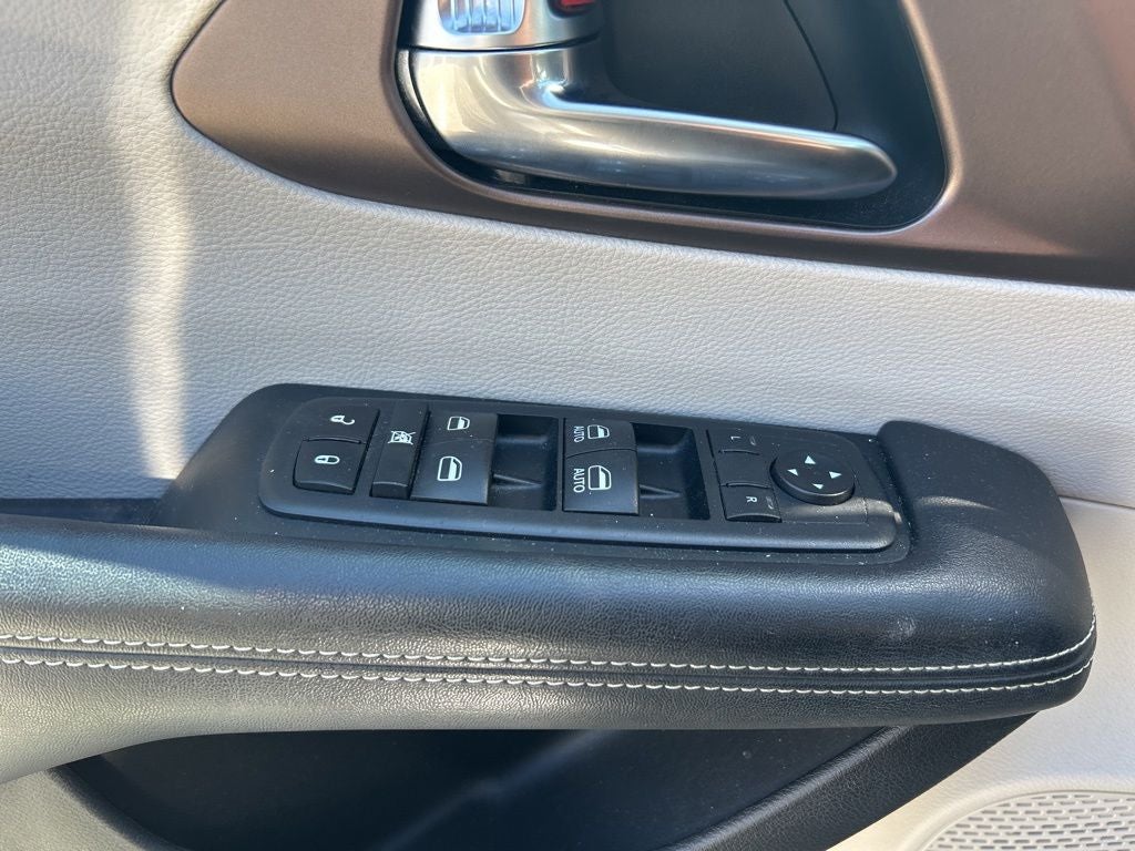 2020 Chrysler Voyager L