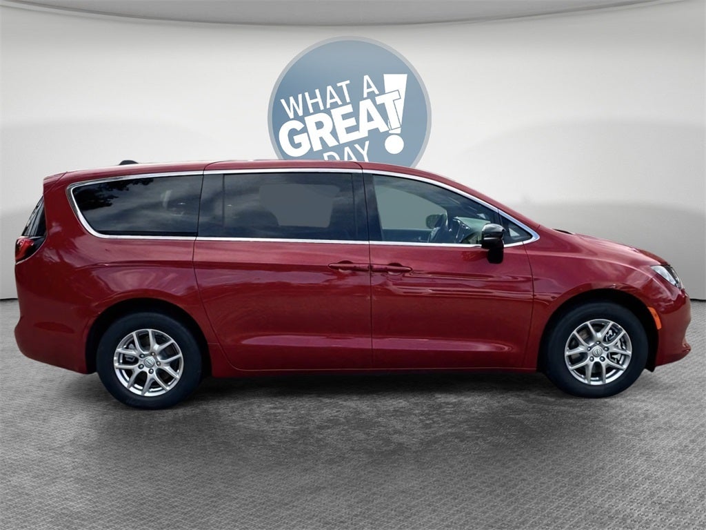 2026 Chrysler Voyager LX