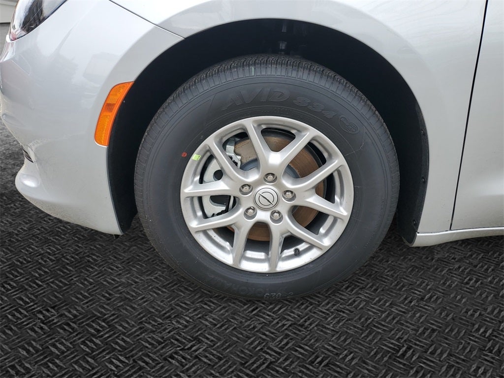 2026 Chrysler Voyager LX