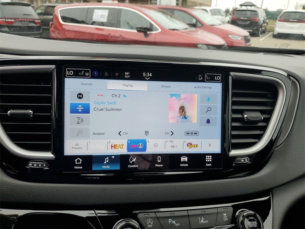 2026 Chrysler Voyager LX