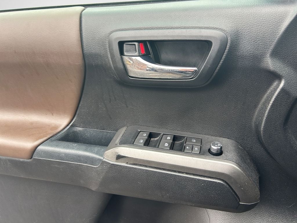 2017 Toyota Tacoma Limited V6