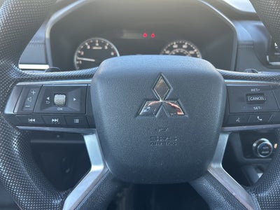 2022 Mitsubishi Outlander ES