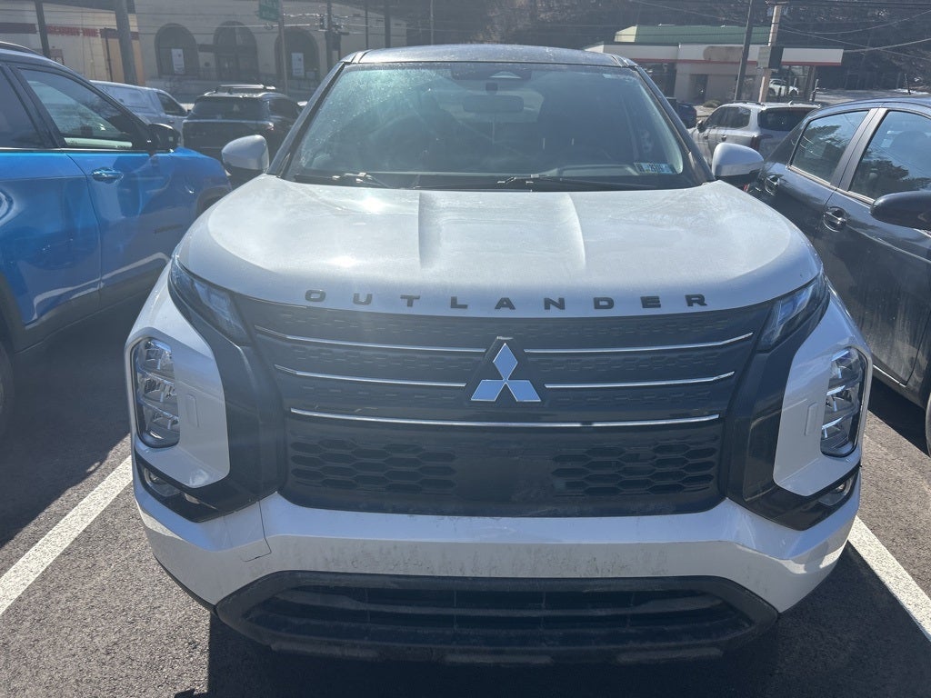 2022 Mitsubishi Outlander ES