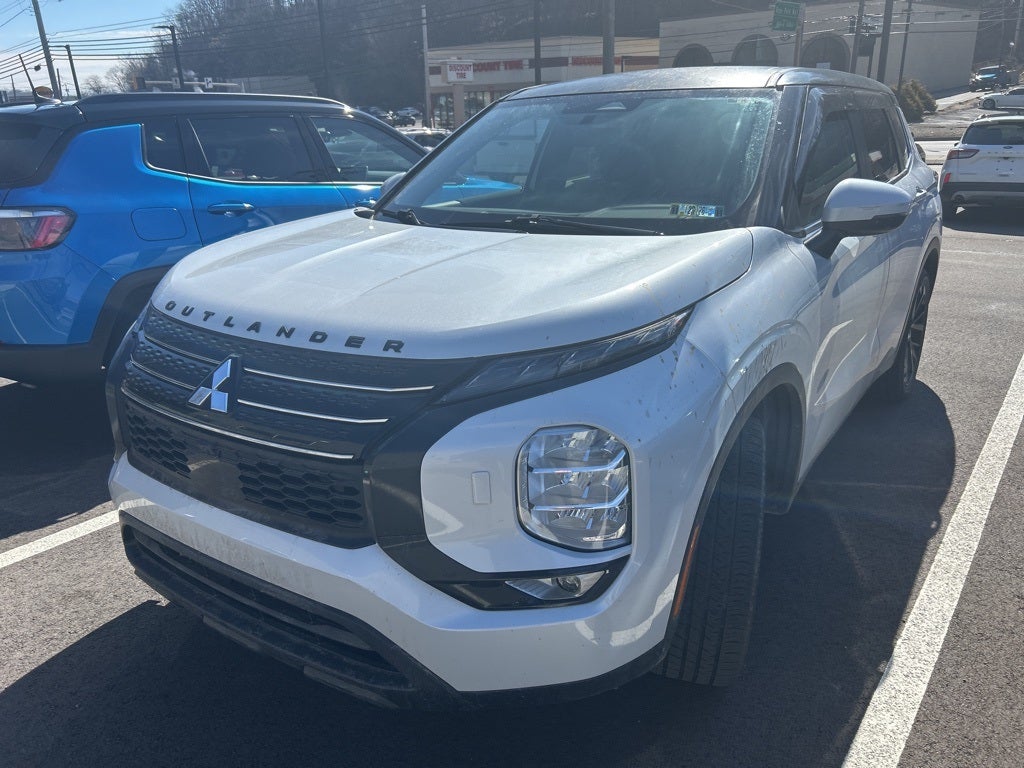 2022 Mitsubishi Outlander ES