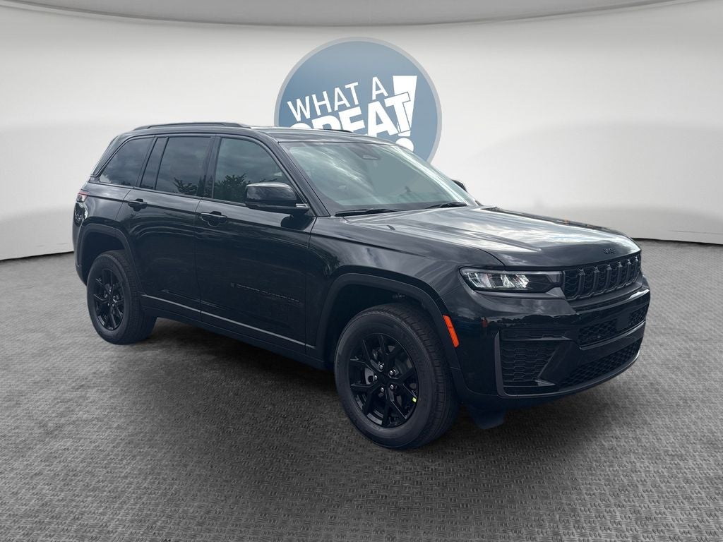2026 Jeep Grand Cherokee Laredo Altitude