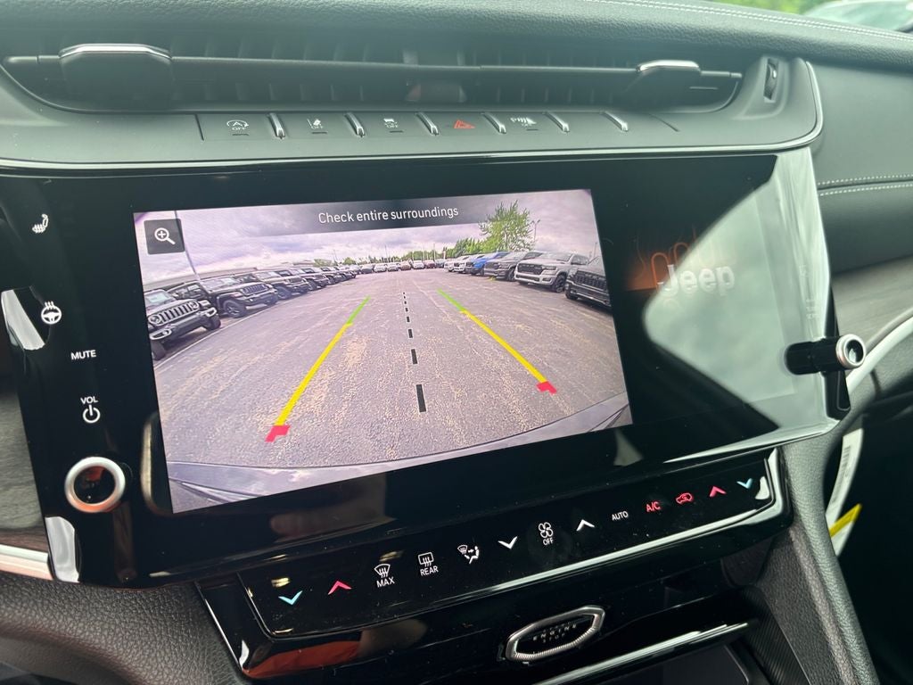 2026 Jeep Grand Cherokee Laredo Altitude