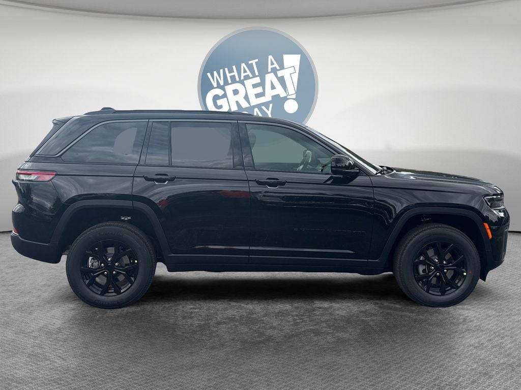 2026 Jeep Grand Cherokee Laredo Altitude