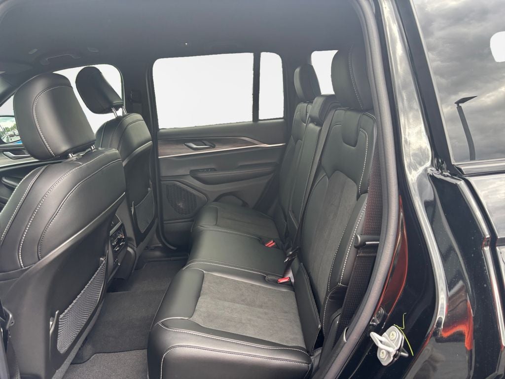 2026 Jeep Grand Cherokee Laredo Altitude