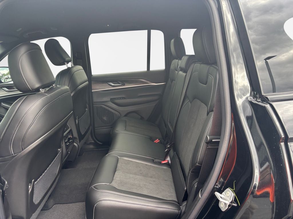 2026 Jeep Grand Cherokee Laredo Altitude