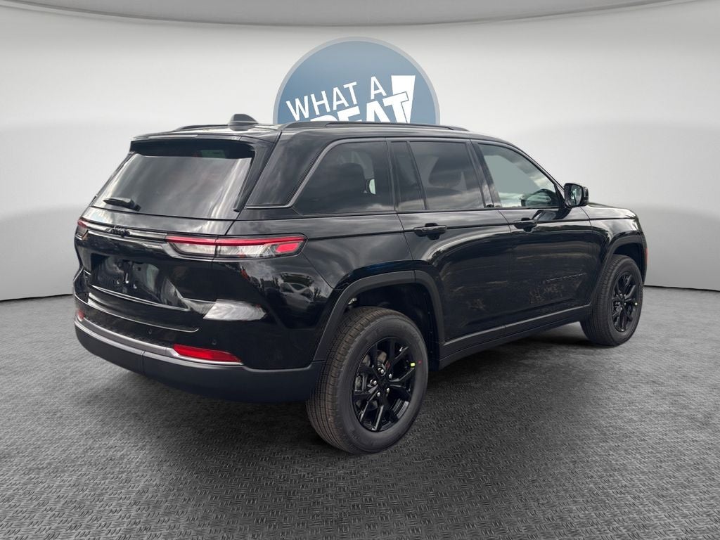 2026 Jeep Grand Cherokee Laredo Altitude