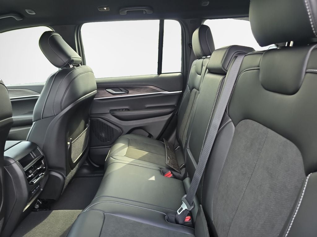 2026 Jeep Grand Cherokee Altitude