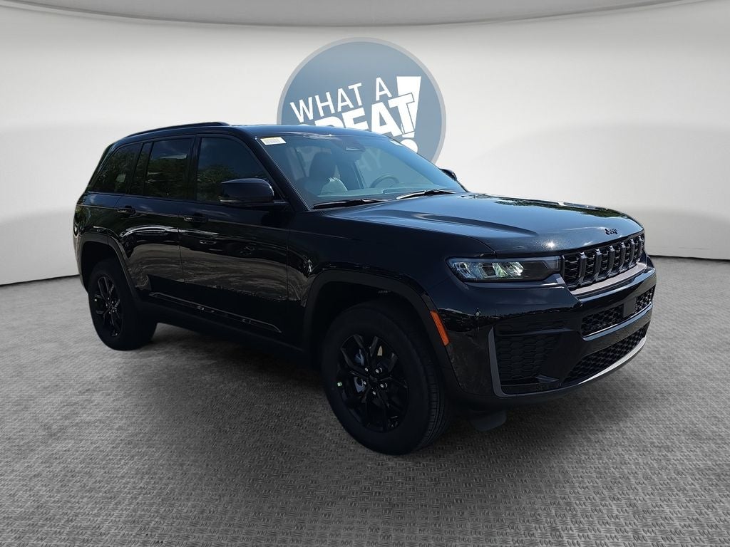 2026 Jeep Grand Cherokee Laredo Altitude