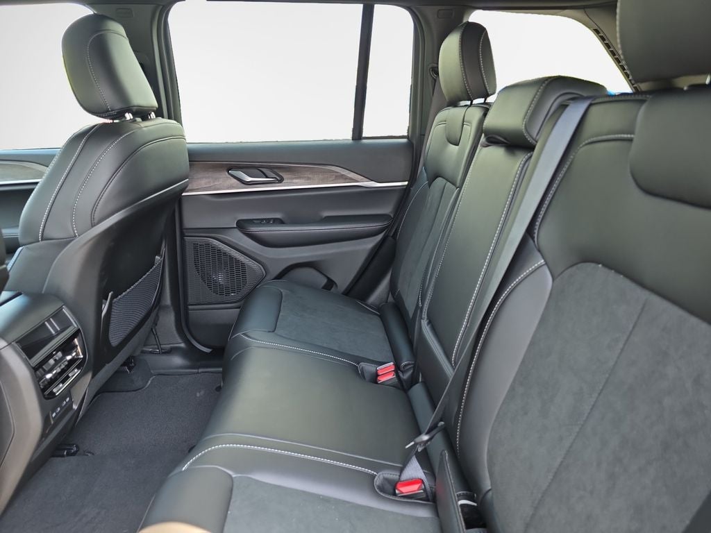 2026 Jeep Grand Cherokee Altitude