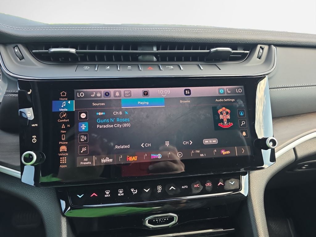2027 Jeep Grand Cherokee Altitude