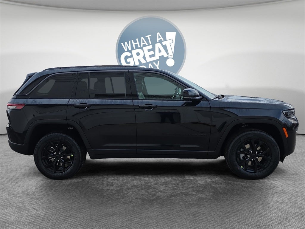 2026 Jeep Grand Cherokee Laredo