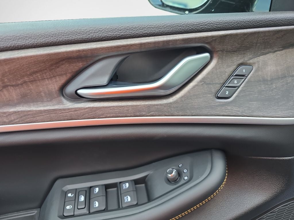 2026 Jeep Grand Cherokee Base