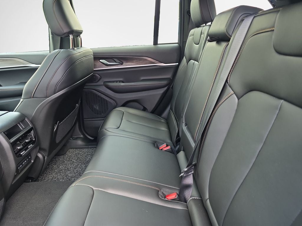 2026 Jeep Grand Cherokee Base