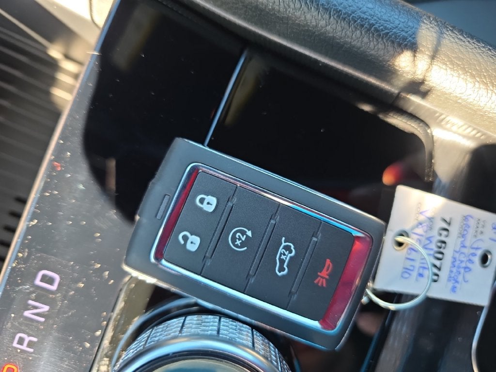 2027 Jeep Grand Cherokee Laredo Altitude
