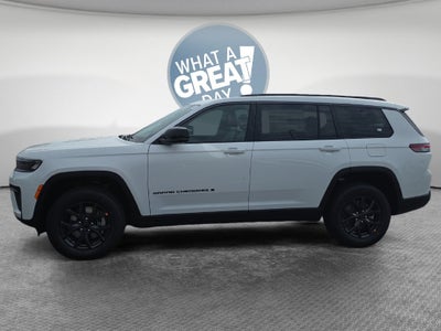 2027 Jeep Grand Cherokee Laredo Altitude