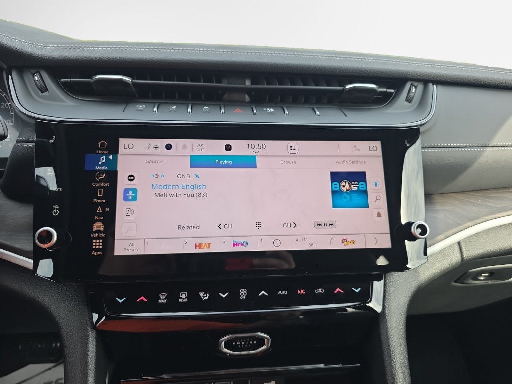2027 Jeep Grand Cherokee Laredo Altitude