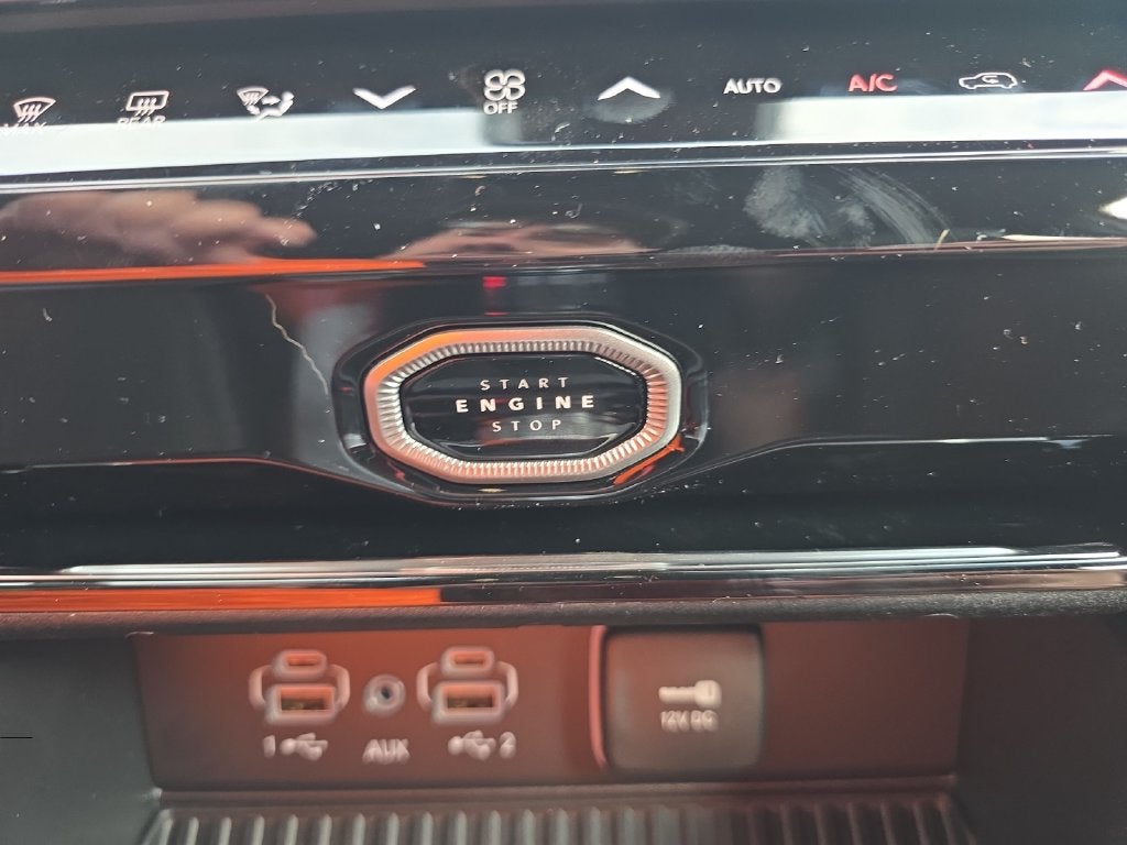 2027 Jeep Grand Cherokee Laredo Altitude