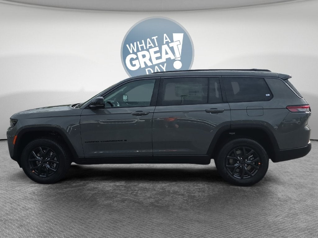 2027 Jeep Grand Cherokee Laredo Altitude