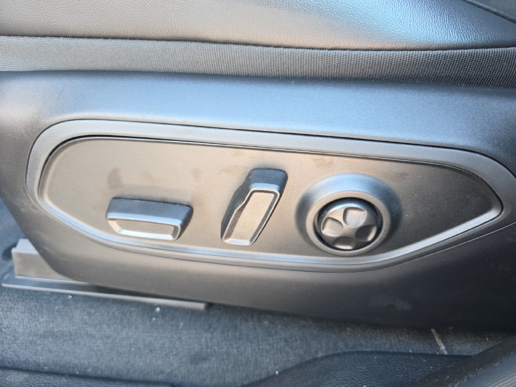2027 Jeep Grand Cherokee Laredo Altitude