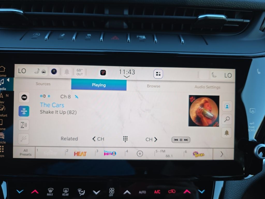 2027 Jeep Grand Cherokee Laredo Altitude