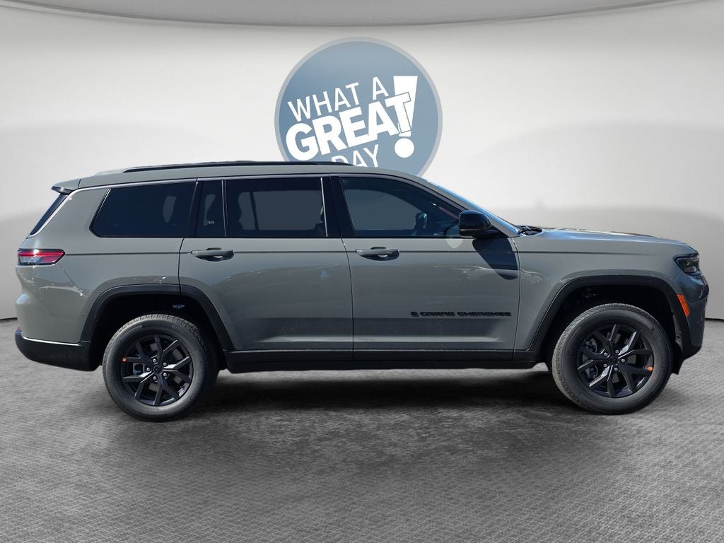 2027 Jeep Grand Cherokee Laredo Altitude
