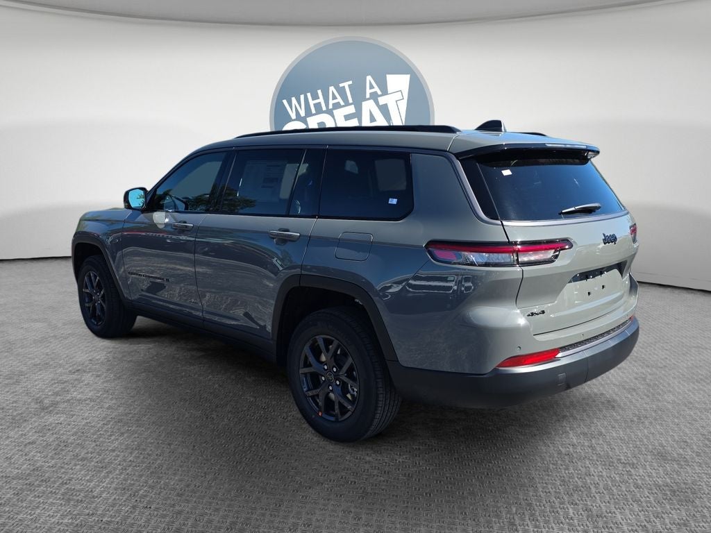 2027 Jeep Grand Cherokee Laredo Altitude