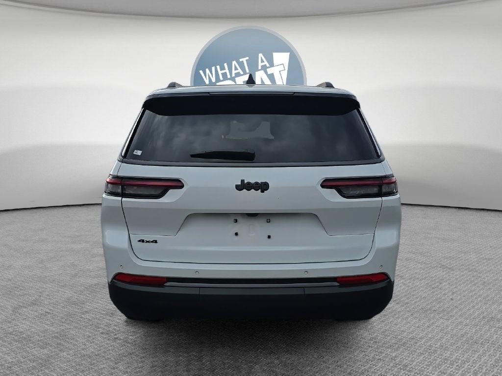 2027 Jeep Grand Cherokee Laredo Altitude