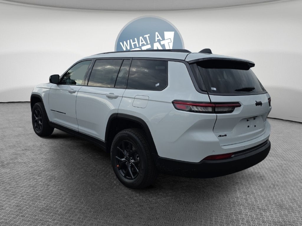 2027 Jeep Grand Cherokee Laredo Altitude