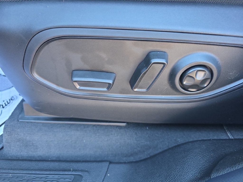 2027 Jeep Grand Cherokee Laredo Altitude