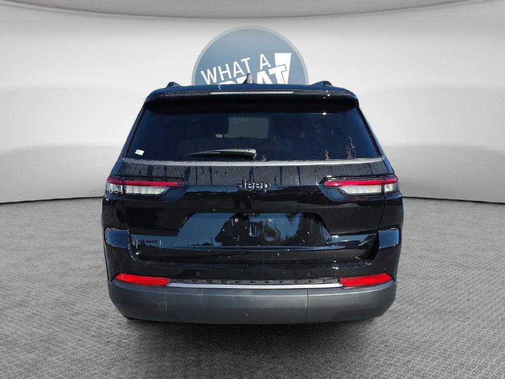2027 Jeep Grand Cherokee Laredo Altitude