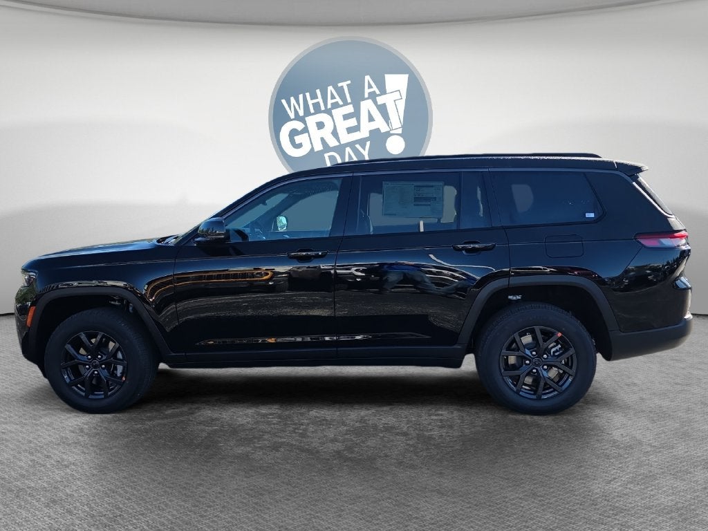 2027 Jeep Grand Cherokee Laredo Altitude