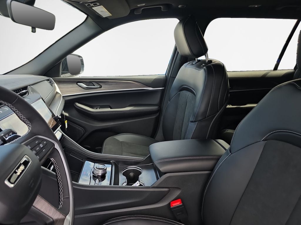 2027 Jeep Grand Cherokee L Laredo Altitude